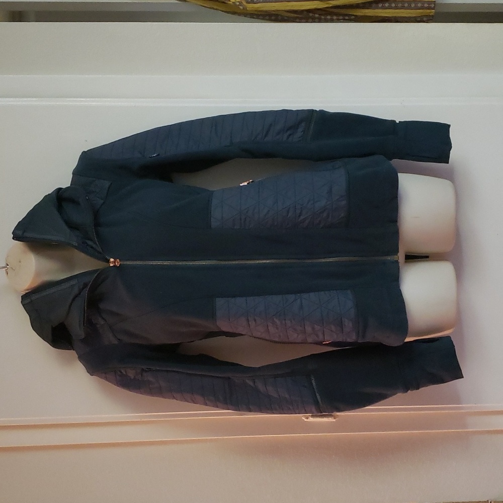 Lululemon Forest Green Double Zipper detachable hood size 6 quilted jacket.